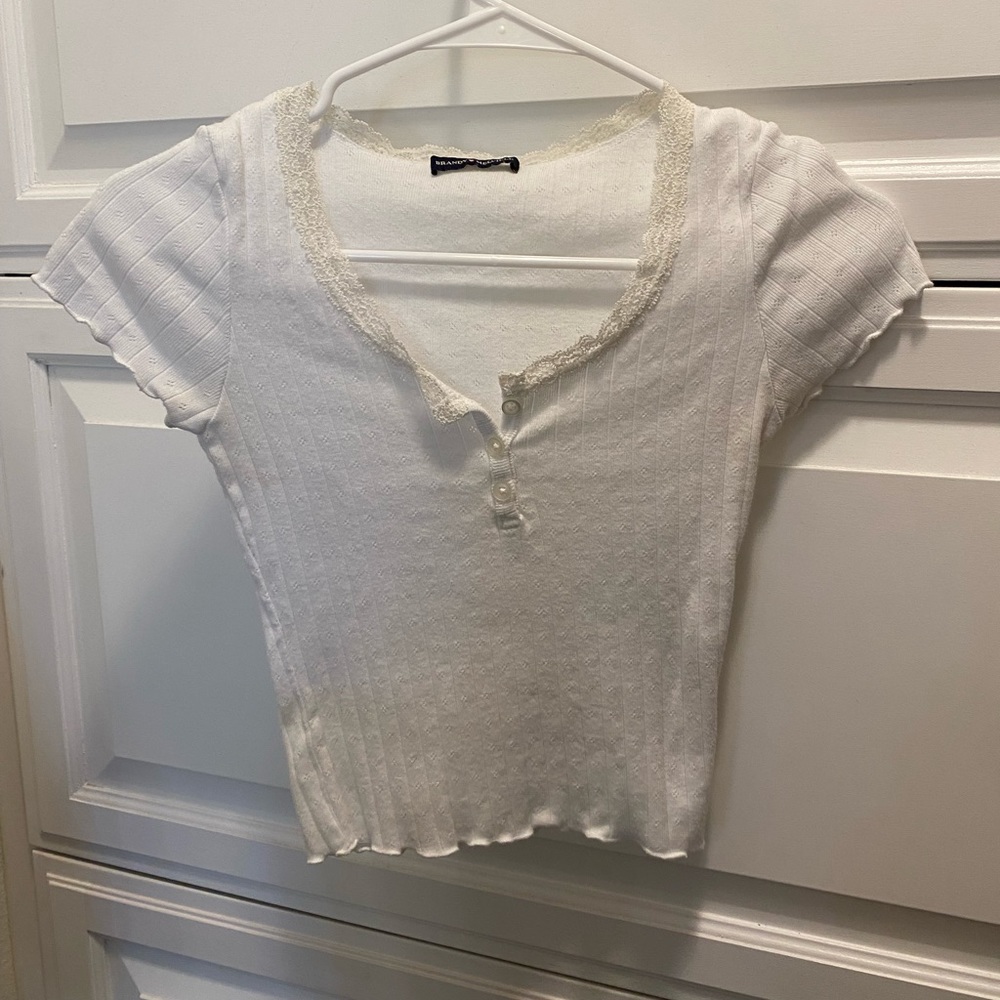 Ruffle sleeves with lace top